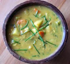 Зеленчукова супа с тиквички, картофи и бекон