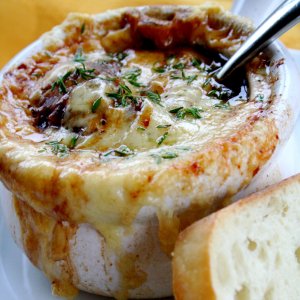 Френска лучена супа на грил