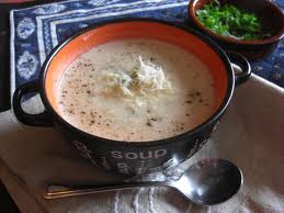 Лека крем супа с целина и сирене