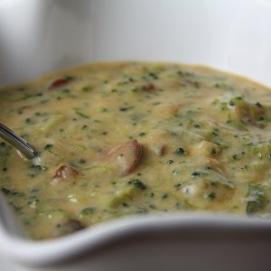 Чедър супа с броколи и чоризо