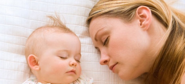Бебето трябва да спи с мама до 3 годишна възраст