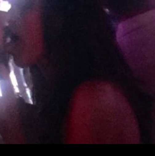 Преслава целува страстно новия си в дискотека - снимка