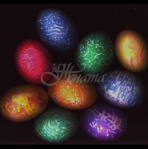 Най- лесният и бърз начин за мраморен ефект - боядисване на яйца с маргарин