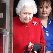 Детайл, който пропуснаха световните медии: Тази фотография разкрива тайната на кралицата!