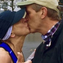 Търсила непознатият мъж, който я целунал по време на маратон, а вижте какво се случило!