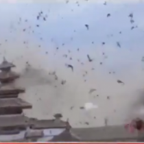 Разтърсващо видео, показващо какво се случва минути преди земетресението в Непал