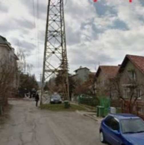 И в София има стълб в средата на път - Вижте къде се намира!