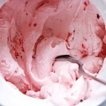 Домашен сладолед от 3 съставки готов само за 5 минути. Леденото изкушение никога не е било толкова вкусно и лесно за приготвяне
