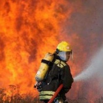 Извънредно!!! Огнен ад в Сандански! Пожарникари се борят с огромни пламъци ...