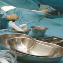 Лекари забравили мобилен телефон в стомаха на пациентка 