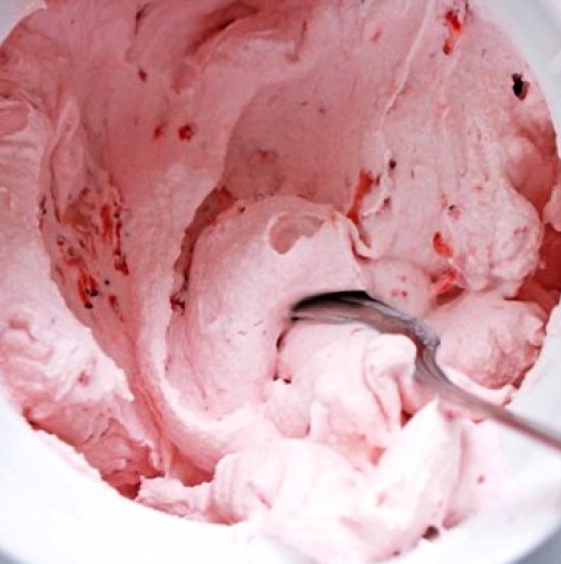 Домашен сладолед от 3 съставки готов само за 5 минути. Леденото изкушение никога не е било толкова вкусно и лесно за приготвяне