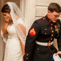 Тази снимка на младоженци разплака хиляди във Facebook