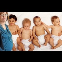 Вижте какво се случва с четирите близначета, родени от 65-годишна жена-Грози ги ...