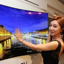 LG произвежда гъвкави телевизор, който се залепя на стената като плакат