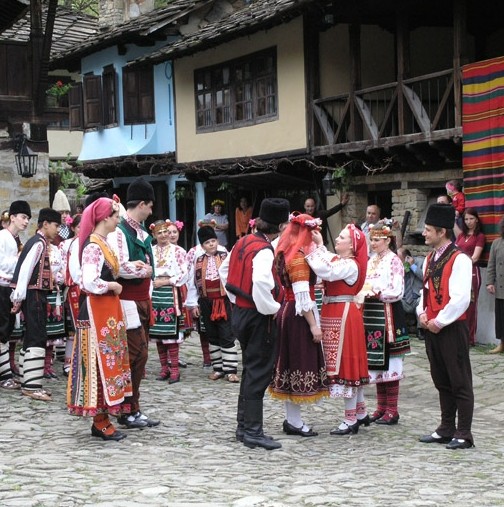 Описание на старите български сватби-През вековете са се изпълнявали така:
