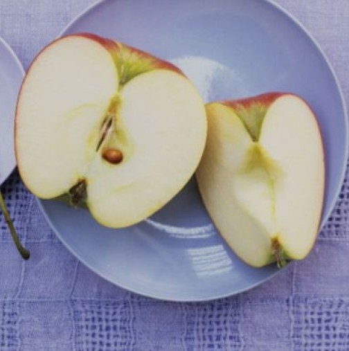 Защо ябълките потъмняват след като ги разрежете? Въпросът, който едва ли сте си задавали досега (Видео)