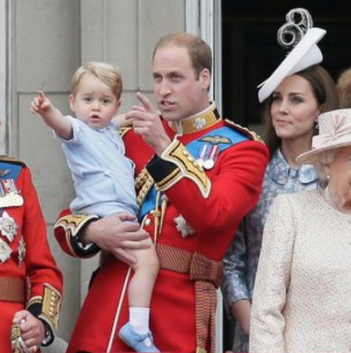 Малкият принц Джордж завладя сърцето на цяла Великобритания с тези снимки