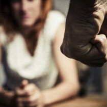Малтретирани у дома жени избират смъртта пред развода