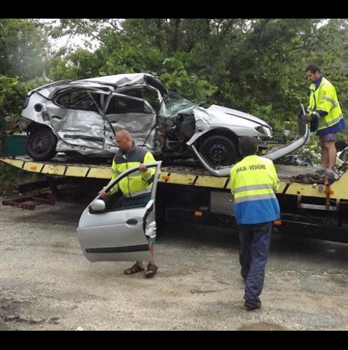 Жестока катастрофа на магистрала Тракия: Един загинал и двама ...