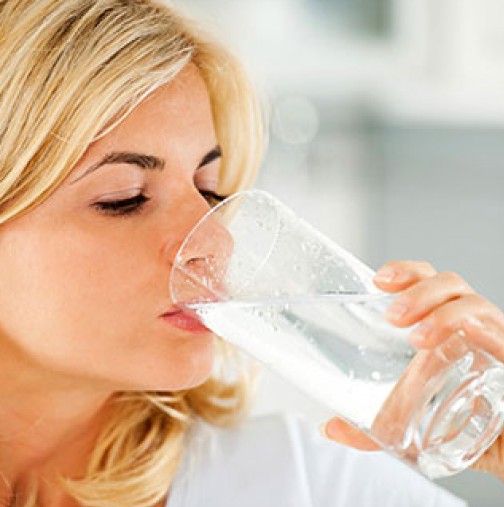 Избягвате да пиете вода преди дълъг път - защо това е изключително опасно?