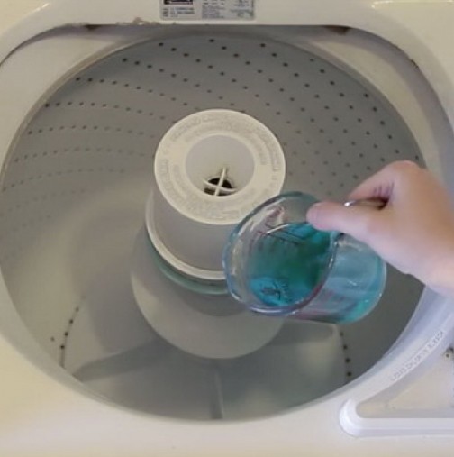 Тя постави вода за уста в пералнята и това, което се случи ще ви накара веднага и вие да го направите (Видео) 
