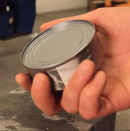Как да си отворите консерва без отварачка?- супер лесен начин (Видео)