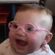 Ще ви разтопи сърцето: Бебе получило очила с диоптър и ясно видяло мама и татко!