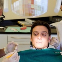 Просто искал да си избели зъбите: Лекарите изпаднали в шок, когато видели какво има в устата