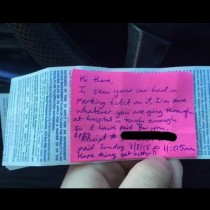 Майка с болно дете откри изненадваща бележка върху колата си