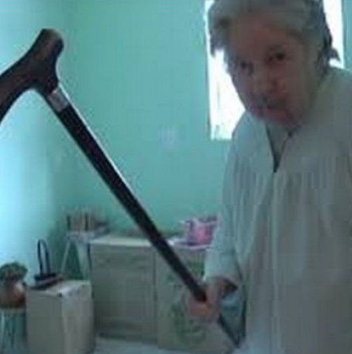 86-годишна баба преби крадец
