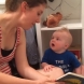 Видео на малко бебе, което плаче всеки път, когато майка му приключва с четене на любимата му книга 