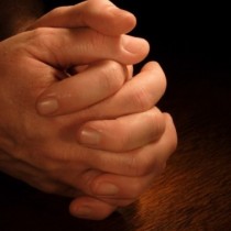 Какво представлява лечението с молитва-