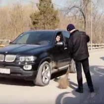 Случайна среща на двама съученици, която завършва неочаквано! - Заслужава си да я видите!