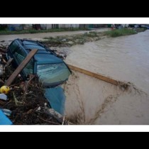 Липсва цяла улица и къщи са под вода, след пороя снощи в ...