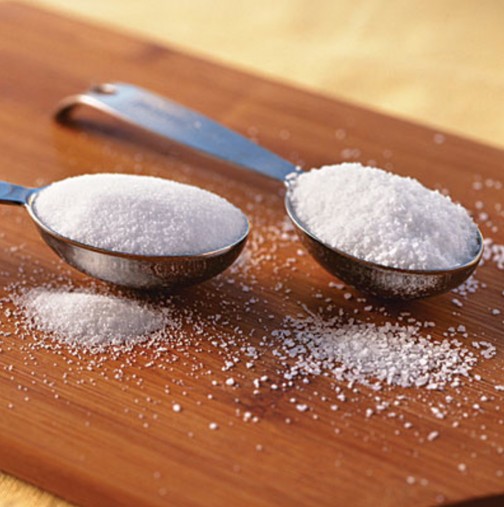 Смесвайте сол и захар всяка вечер преди лягане и направете това-Резултатите са невероятни!