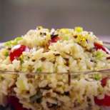 Оризова салата с шунка и зеленчуци