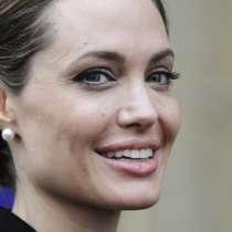 Анджелина Джоли колабира след срещата на Г-8