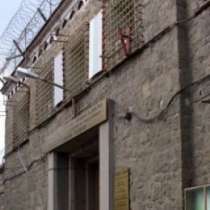 Затворник-самоубиец постави ултиматум, за да не скочи от покрива