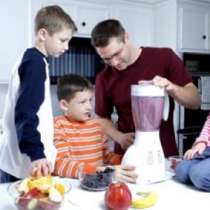 Бащите ядат двойно по-малко плодове от децата си