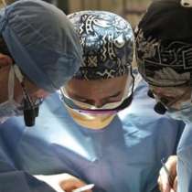Британски анестезиолог публикува роман, написан в операционната