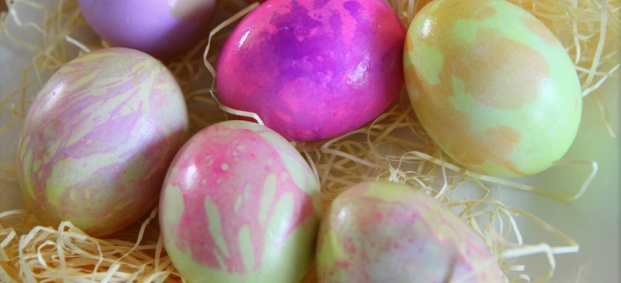 Как да боядисаме великденски яйца с използване на олио