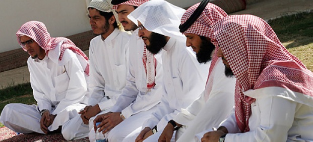 Саудитска Арабия депортира мъже, защото са красиви!