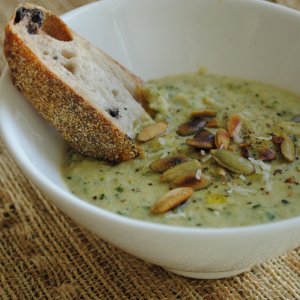 Крем супа от тиквички с печено тиквено семе