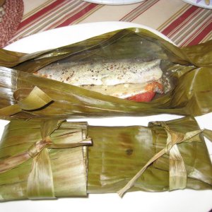Печена риба в царевични листа