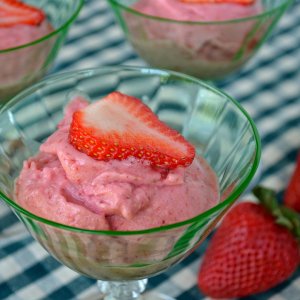 Млечно-ягодов сладолед