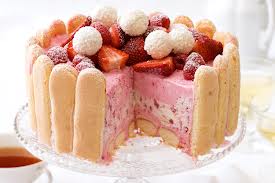 Сладоледена торта с малини и ванилия