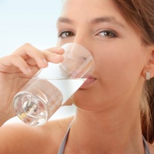 Пиенето на вода помага за поддържане на баланса 