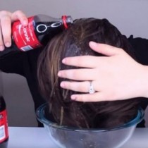 Любопитно! Ефектът на Coca-Cola върху косата! (Видео)
