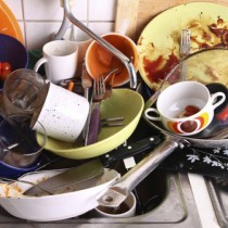 Край на миенето на чинии. Как да се спасите от най- досадното кухненско задължение? Лесен трик за чисти съдове