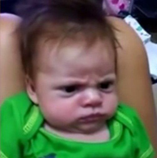 Видео с най-сърдитото бебе се превърна в Интернет сензация!